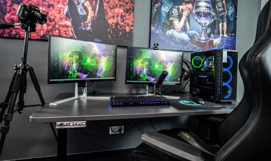 6 Best Gaming Desks For Dual Monitors, Computer Desks For 3 Monitors