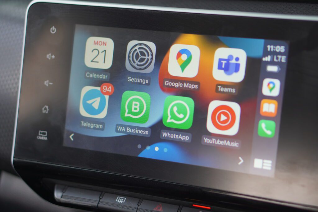 Apps on Apple CarPlay vs Android Auto