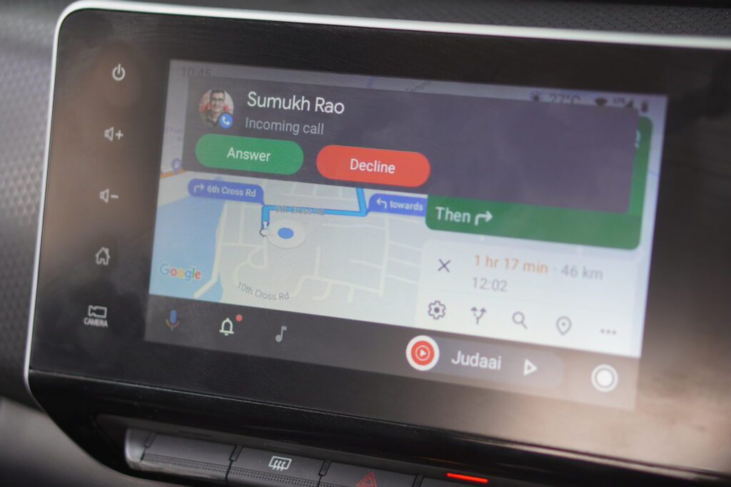 Incoming call on Android Auto