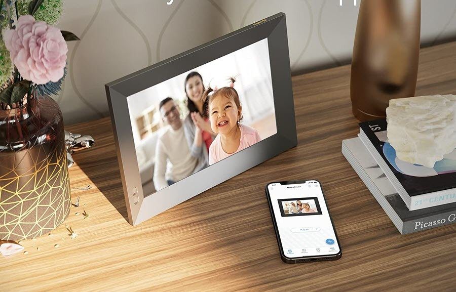 Aura Carver vs Nixplay Smart Photo Which Is the Better Digital Picture Frame 4
