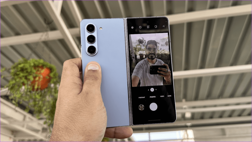 Galaxy Z Fold5 Tricks Use the Rear Camera for Selfies 1