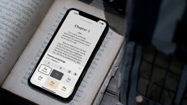 6 Best Ways to Customize Reading Experience in Books App on iPhone