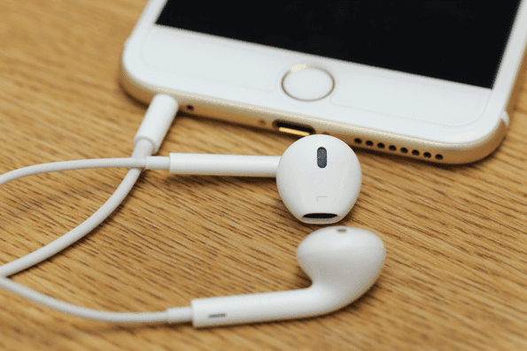 Shutterstock Iphone Apple Music Spotify