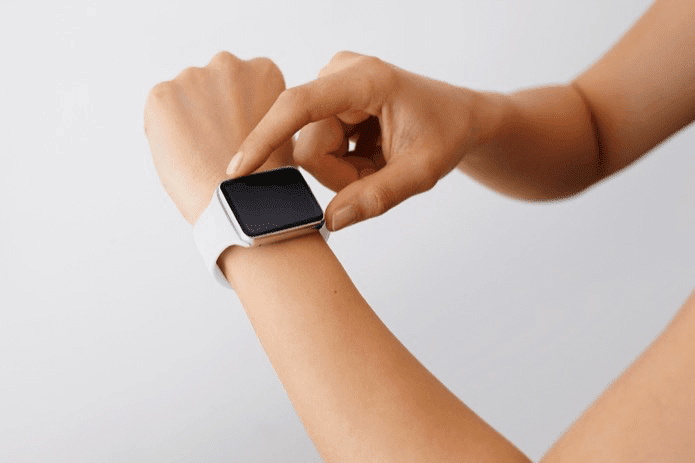 Using Apple Watch in Reverse Crown Orientation: Pros and Cons
